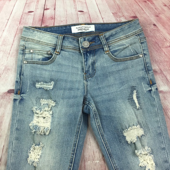 💙Almost Famous destroyed skinny jean size 0 - Picture 2 of 8